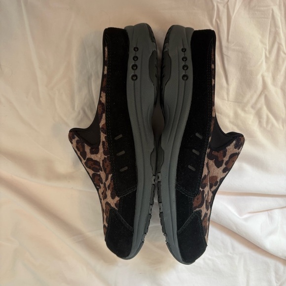 Easy Spirit travel time Women's Leopard Print clogs size 9.5 - Picture 3 of 3